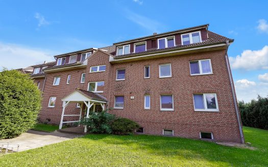 VERKAUFT! Solide Kapitalanlage: Vermietetes 9-Parteienhaus mit Garagen in Lauenburg!