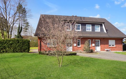 Ein stilvolles Doppelhaus zum Kauf in Jesteburg! – viel Platz, Garten & Carport!