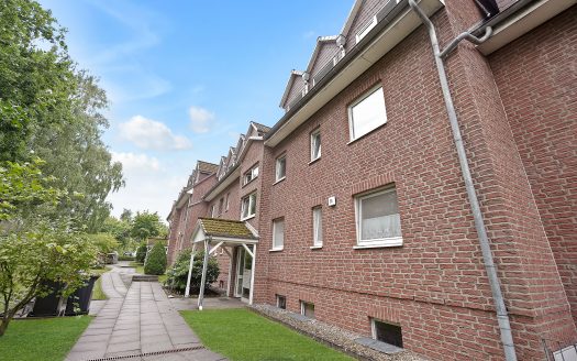 VERKAUFT! Solide Kapitalanlage: Vermietetes 9-Parteienhaus mit PKW-Stellplätzen in Dassendorf!