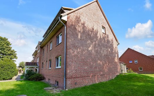 VERKAUFT! Solide Kapitalanlage: Vermietetes 9-Parteienhaus mit Garagen in Lauenburg!