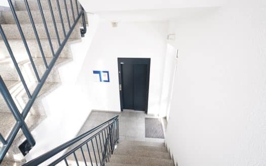 Vielseitige Wohnung für Wohnen und berufliche Nutzung! Ca. 42 m² Dachterrasse, Doppelgarage, Sauna!