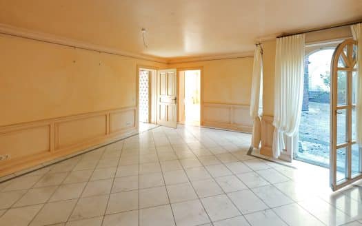 Vielseitige Wohnung für Wohnen und berufliche Nutzung! Ca. 42 m² Dachterrasse, Doppelgarage, Sauna!