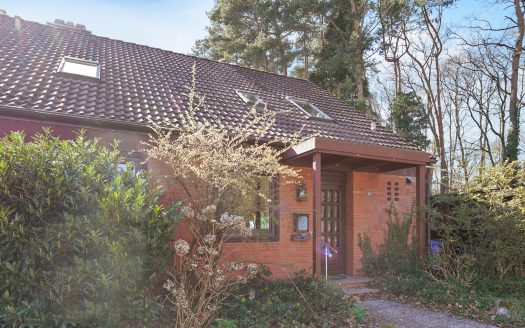 Mehr Platz als üblich: Endreihenhaus mit beeindruckendem ca. 1.207 m² Grundstück!