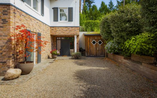 Wohnen auf höchstem Niveau – Ruhe, Design und Natur vereint!