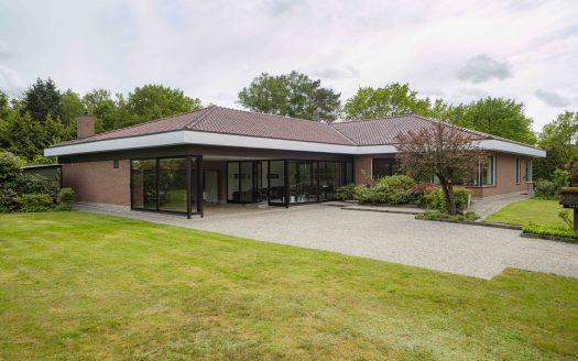 Villa im Miami-Bungalow-Style auf ca. 3.034m² Traumgrundstück!