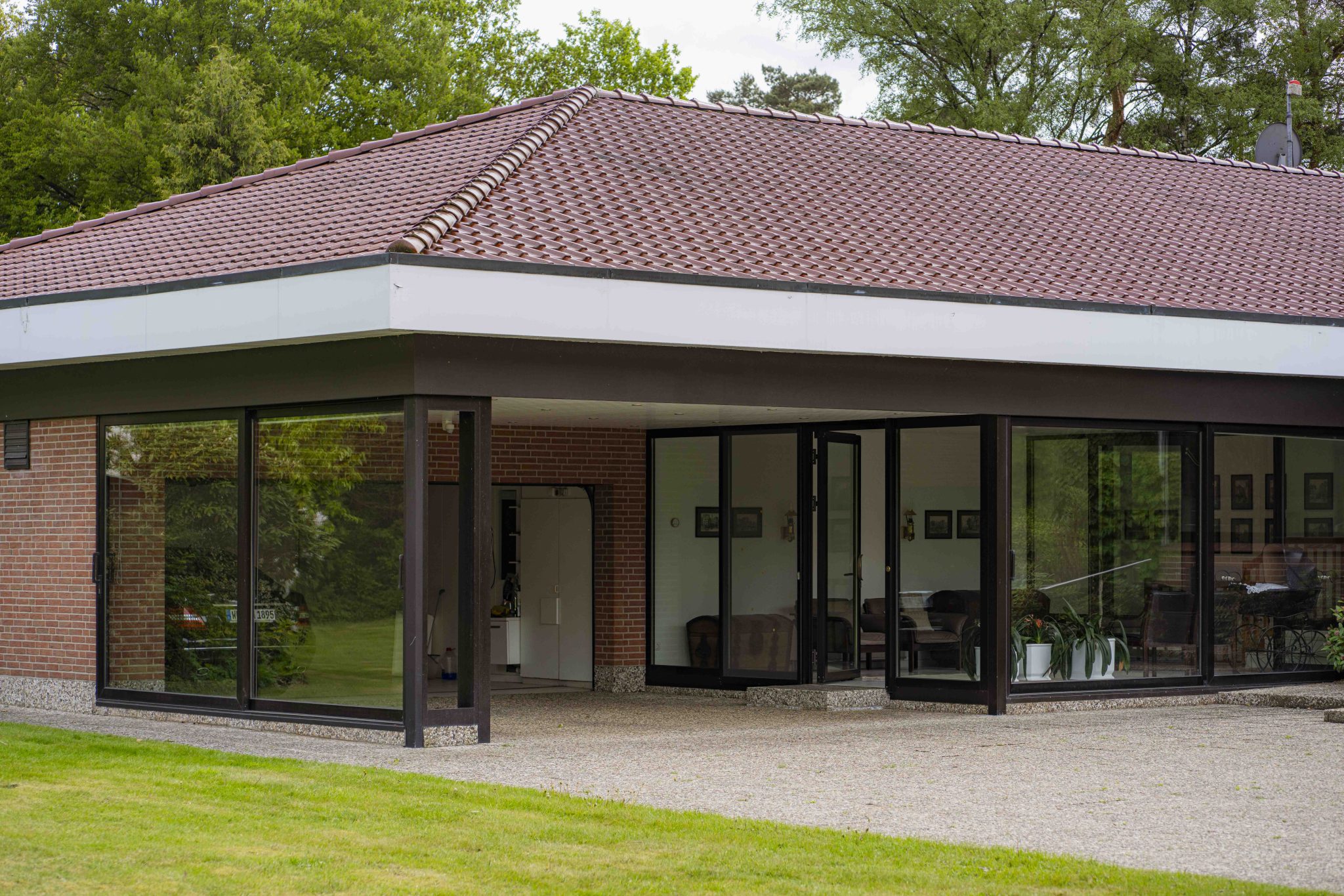 Villa im Miami-Bungalow-Style auf ca. 3.034m² Traumgrundstück!
